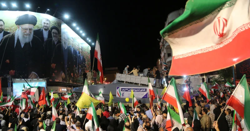İran ın başkenti Tahran da binlerce kişi, ABD ve İsrail i protesto etti Dış Haberler