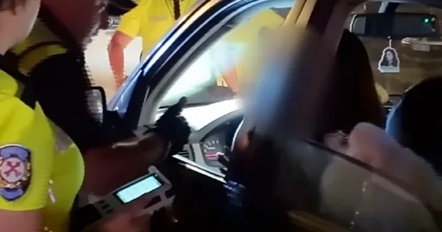 Adana’da ‘anksiyetem tuttu’ diyerek polisten kaçtı: Kaza yaparak durabildi VİDEO İZLE