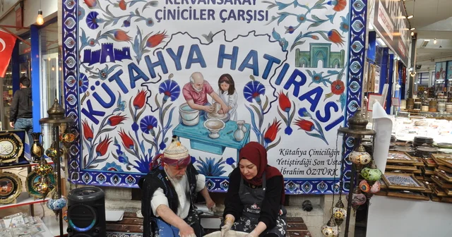 Dönüş yolundaki tatilciler Kütahya Çiniciler Çarşısı nda yoğunluk oluşturdu Kütahya Haberleri