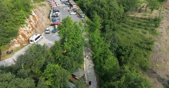 Sarıkaya mağarası ilgi odağı oldu Serinlemek isteyenler bu mağaraya koştu Düzce Haberleri