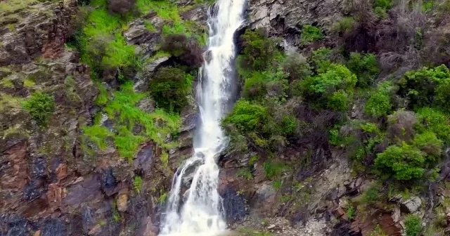 Osmaniye de sağanak sonrası oluşan şelaleler görsel şölen oluşturdu VİDEO İZLE