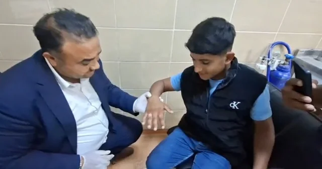 Parmağına yüzük sıkışan vatandaşın yardımına itfaiye amiri koştu Şanlıurfa Haberleri