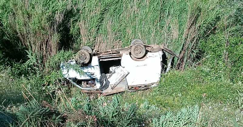 Alaşehir de hafif ticari araç uçuruma yuvarlandı: 1 ölü