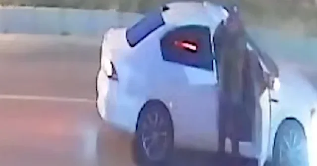 Şanlıurfa da oto galeride silahlı dehşet: Uzun namlulu tüfekle 5 aracı birden kurşunladı VİDEO İZLE