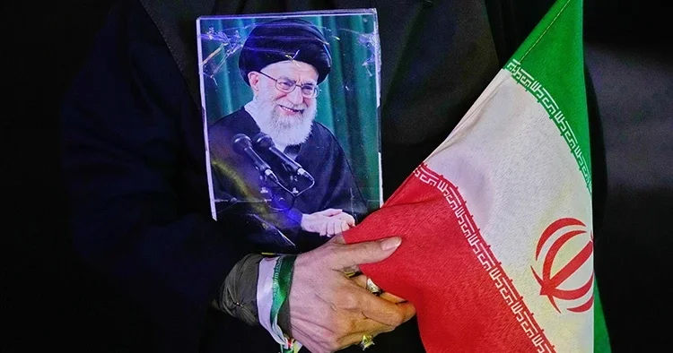 Savaş nedeniyle ertelenmişti: İran da Hamaney için hazırlıklar başladı
