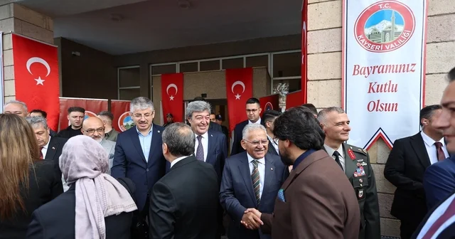 Başkan Büyükkılıç, bayram sevincini Kayserililerle yaşadı Kayseri Haberleri