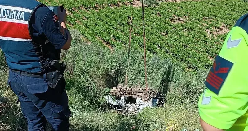 Uçuruma düşen hafif ticari aracın sürücüsü öldü