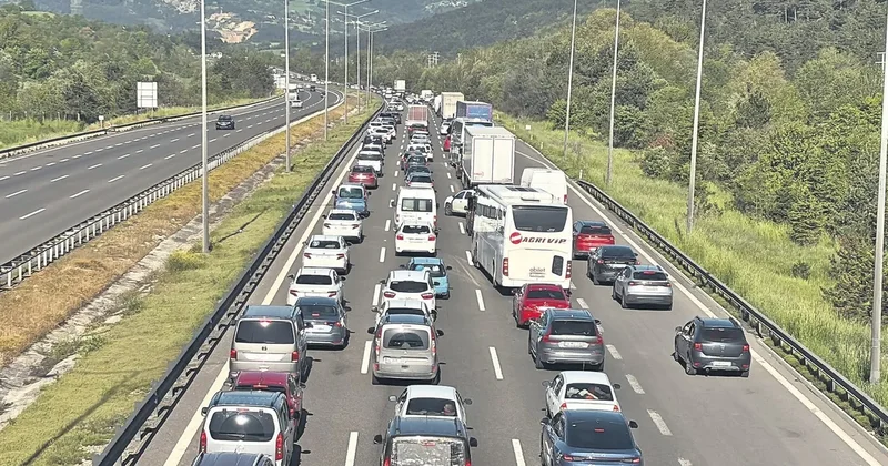 Bayram dönüşü yollar kilitlendi