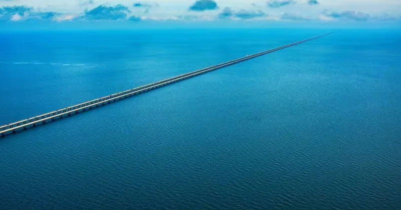 13 kilometre boyunca kara görünmeyen tek köprü: Polisler özel nöbet tutuyor Sözcü Gazetesi