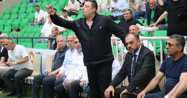 Sakaryaspor kongresinde arbede: Seçim ertelendi Başkan Enes Zengin: Kim olduğunu bilmediğimiz birine Sakaryaspor u emanet edemeyiz Sakarya Haberleri
