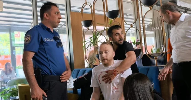 Yol kavgasında kan aktı: 1 i ağır 4 kişi bıçakla, 1 polis memuru arbede sonucu yaralandı Bursa Haberleri