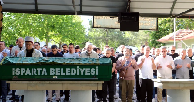 Profesör ile 3 kişi, zincirleme kazada hayatını kaybetti (2) Isparta Haberleri
