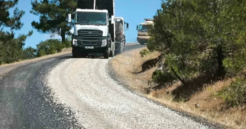 Lapseki’de köy yolları asfalt çalışmaları devam ediyor