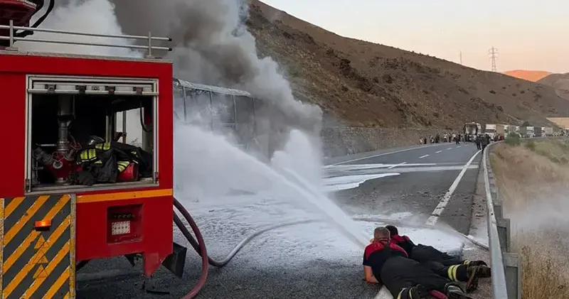 Erzincan’da yolcu otobüsü yandı
