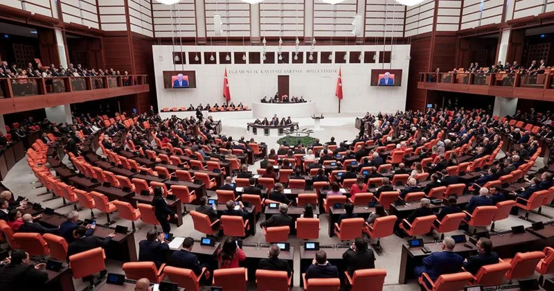 Siyaset gündemini sarsacak haber: İki parti birleşiyor