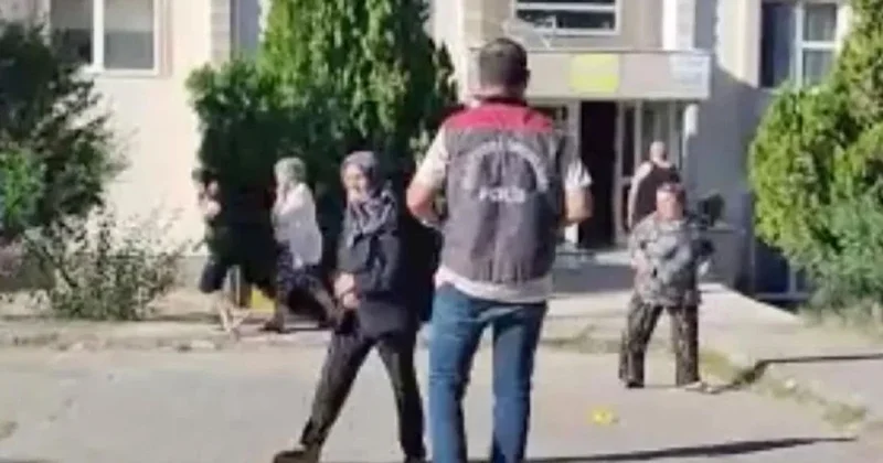 Edirne de komşular arasında çıkan tartışmada emekli polis 3 kişiyi tabancayla vurdu