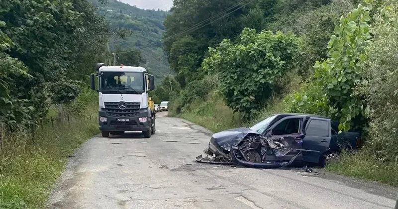 Ordu da çakıl yüklü kamyon ile otomobil çarpıştı: 2 yaralı