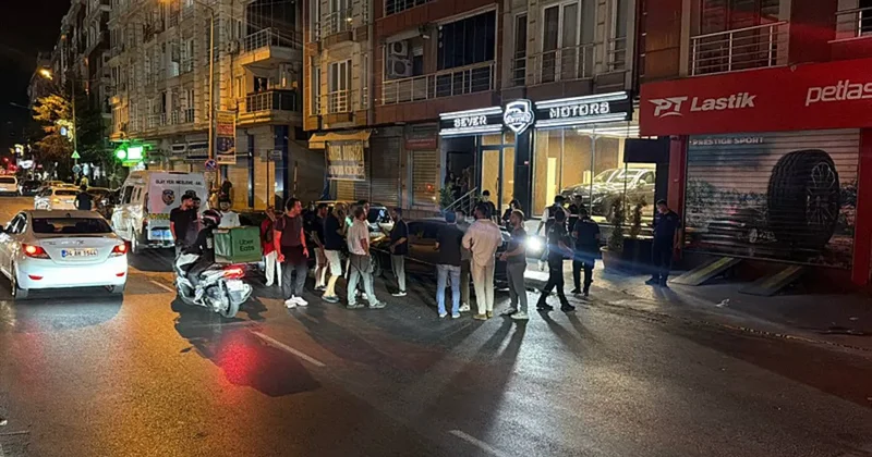 Eyüpsultan da motosikletli saldırı! Oto galeriye kurşun yağmuru: Yaralılar var
