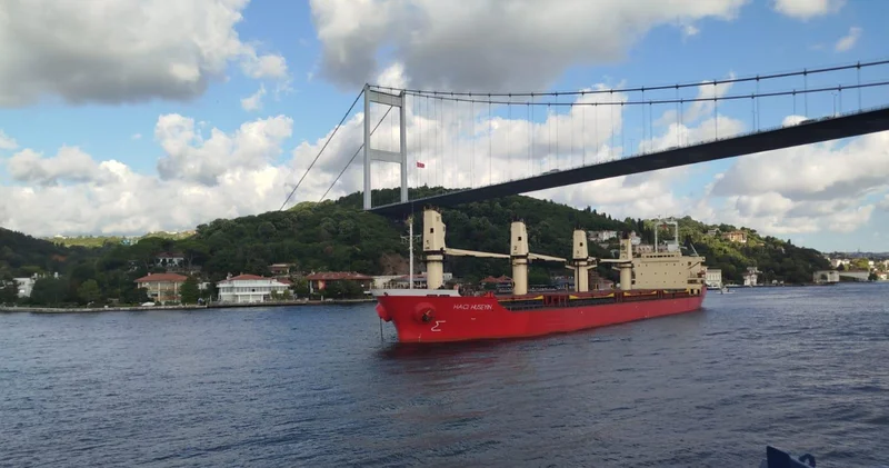 Makine arızası İstanbul Boğazı’nda trafiği çift yönlü geçici olarak durdurdu Son dakika haberleri