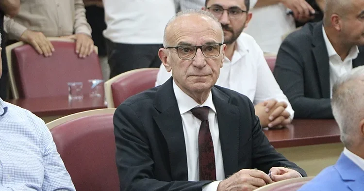 Yüreğir de yenilenen belediye başkan vekilliği seçimini yine Cafer Boyraz kazandı