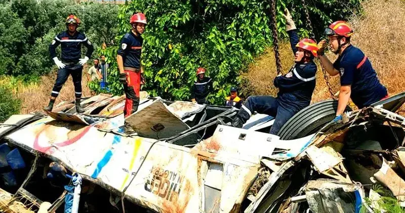 Cezayir de yolcu otobüsü şarampole yuvarlandı: 25 ölü, 44 yaralı