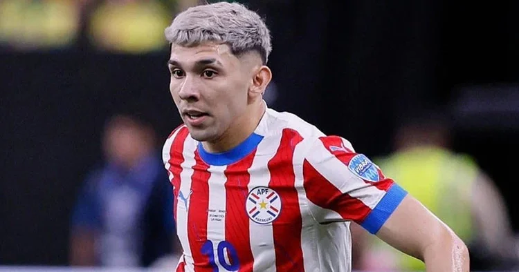 Julio Enciso kimdir, nereli, kaç yaşında? Galatasaray transfer haberleri ile gündemde yer alan Julio Enciso hangi takımlarda oynadı?