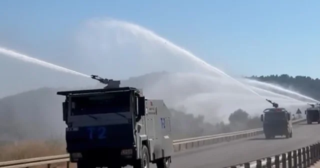 Kontrol altına alınan orman yangınında peş peşe sıralanan TOMA ların müdahalesi Antalya Haberleri Habertürk Yerel Haberler