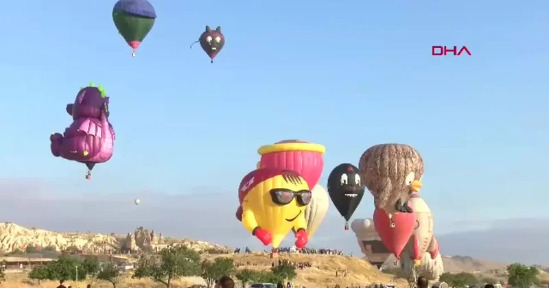 Kapadokya’da figürlü balonlar, gökyüzünü renklendirdi