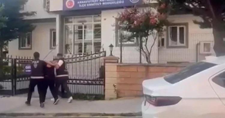 Arnavutköy de iş yerine silahlı saldırı düzenleyen 2 şüpheli kameradan yakalandı: 1 tutuklama