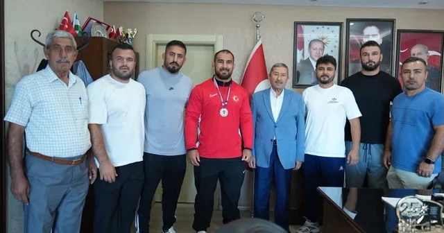 Darende Belediye Başkanı Bozkurt tan şampiyon Feyzullah Aktürk e tebrik Malatya Haberleri Habertürk Yerel Haberler