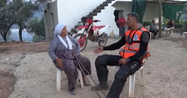 Orman gönüllüsü alevlere daldı, yaşlı kadın ve keçileri kurtarıldı
