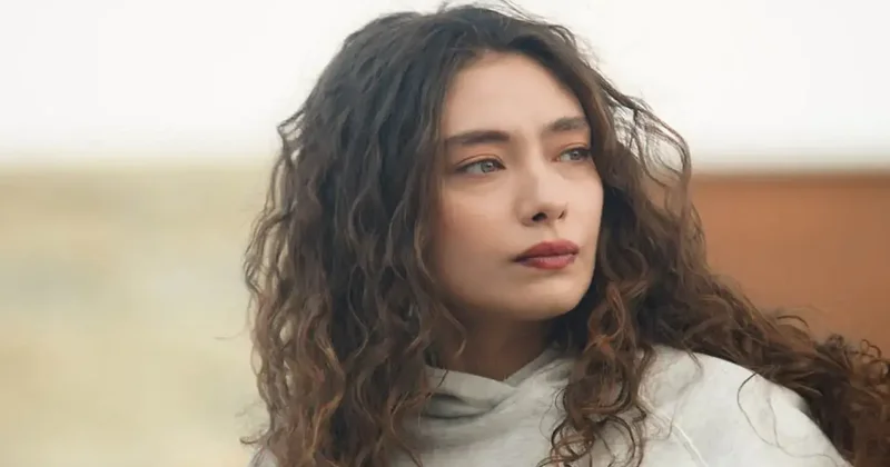 Neslihan Atagül ün fanlarını kızdıran karar! Yeni dizisindeki rol arkadaşını beğenmediler!
