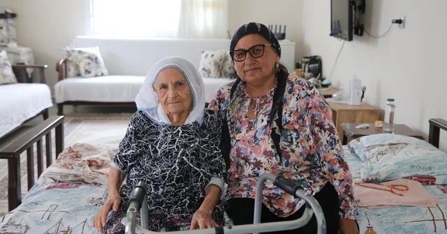 98 yaşındaki Şemsi teyzenin evinin yoluna parke taşı döşendi Hatay Haberleri Habertürk Yerel Haberler