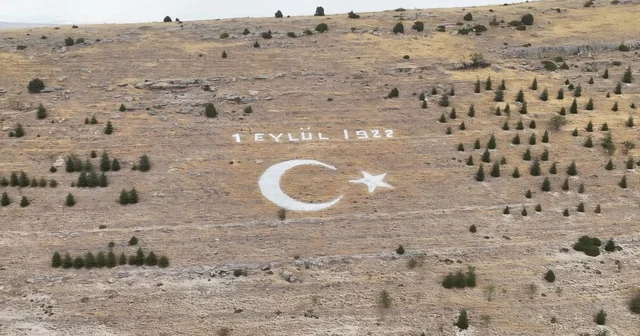 Seyitgazi Avdar bayırındaki dev ay yıldız için bakım ve boyama çalışması Eskişehir Haberleri Habertürk Yerel Haberler