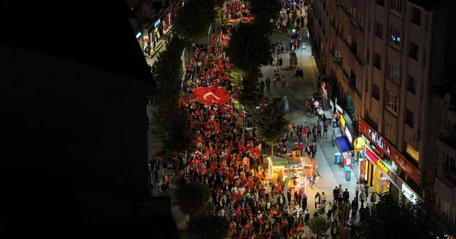 Yüzlerce kişi Türk bayrakları ve meşalelerle yürüdü Bolu Haberleri Habertürk Yerel Haberler
