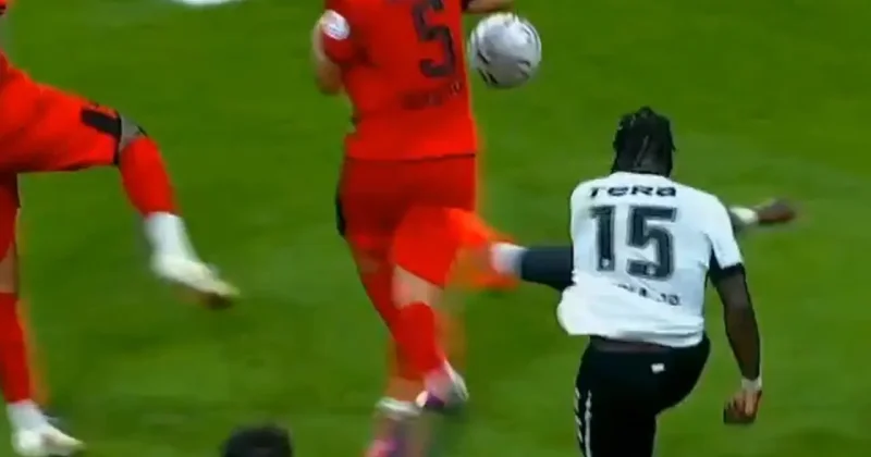 Dolmabahçe de VAR devrede! Hakem penaltı noktasını gösterdi