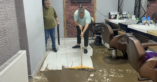 Fatsa da sağanak yağış hayatı felç etti: Ev ve iş yerlerini su bastı Ordu Haberleri Habertürk Yerel Haberler