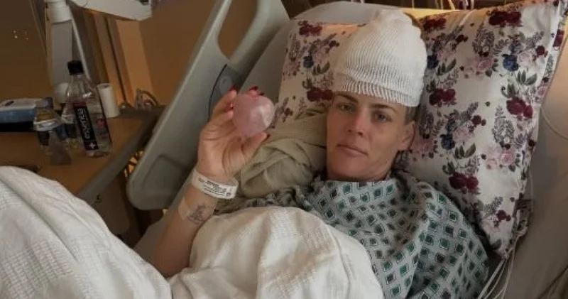 Oyuncu Busy Philipps beyin tümörü ameliyatı geçirdi