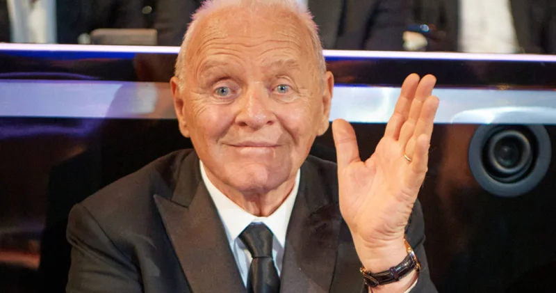 Anthony Hopkins klasik müzik albümüyle bir numaraya yükseldi