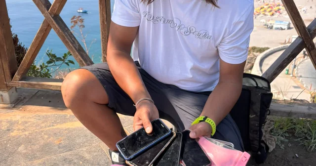 Denize düşürülen telefon ve gözlükleri bulup, sahiplerine ulaştırıyor Antalya Haberleri Habertürk Yerel Haberler