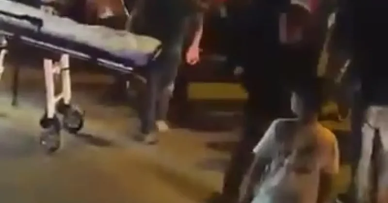 Yolun karşısına geçerken otomobil çarptı: 1 i ağır 2 yaralı