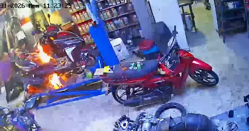 Motosiklet tamirhanesinde ilginç anlar