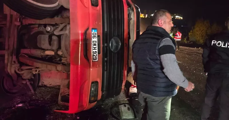 Ankara’da virajı alamayan tır devrildi: 1 yaralı