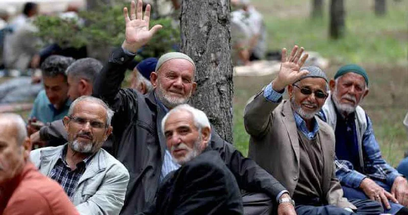 Emekli maaşından yüzde 3 kesecekler: Üç kuruşa da göz diktiler!