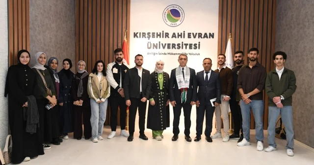 KAEÜ Rektörü Karahocagil, üniversitedeki Filistinli öğrencilerle bir araya geldi Kırşehir Haberleri