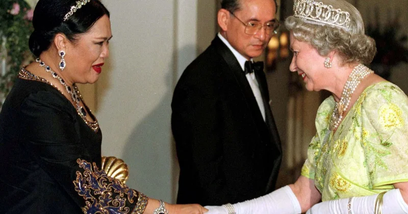 Son nefesini veren Tayland Kraliçesi nin dudak uçuklatan mücevher koleksiyonu