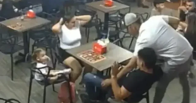 Meksikalı şarkıcıya silah çekip eşyalarını çaldılar VİDEO İZLE