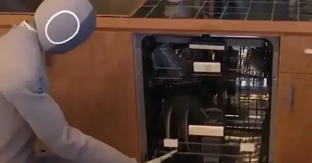Ev robotu NEO nun bulaşık makinesiyle imtihanı: 20 bin dolarlık devrim alay konusu oldu VİDEO İZLE