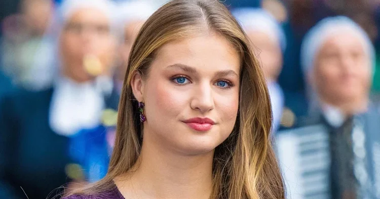 Okul bitti, askerlik de bitmek üzere... Geride bir düğünü kaldı... Hayat defterinde yeni bir sayfa açılıyor