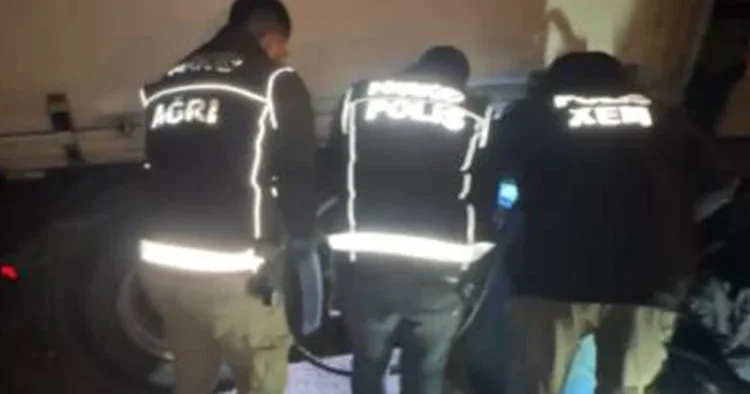 Bakan Yerlikaya duyurdu: Ağrı da ele geçirildi, 2 şüpheli gözaltına alındı